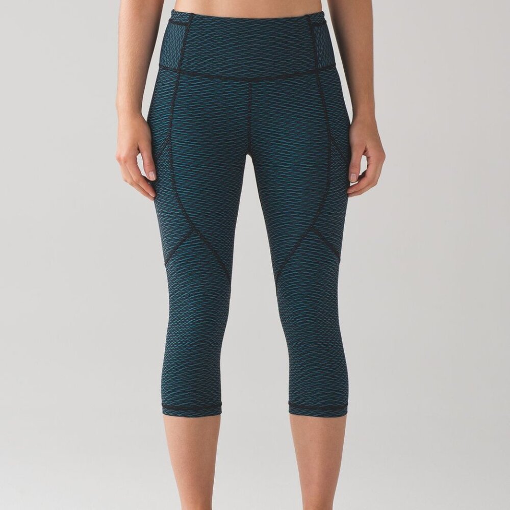 Lululemon Outrun Crop leggings in Score Jacquard Black Indian Ocean
